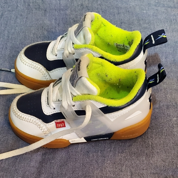 Exclusive Reebok Toddlers "Workout" sneaker - Picture 6 of 8